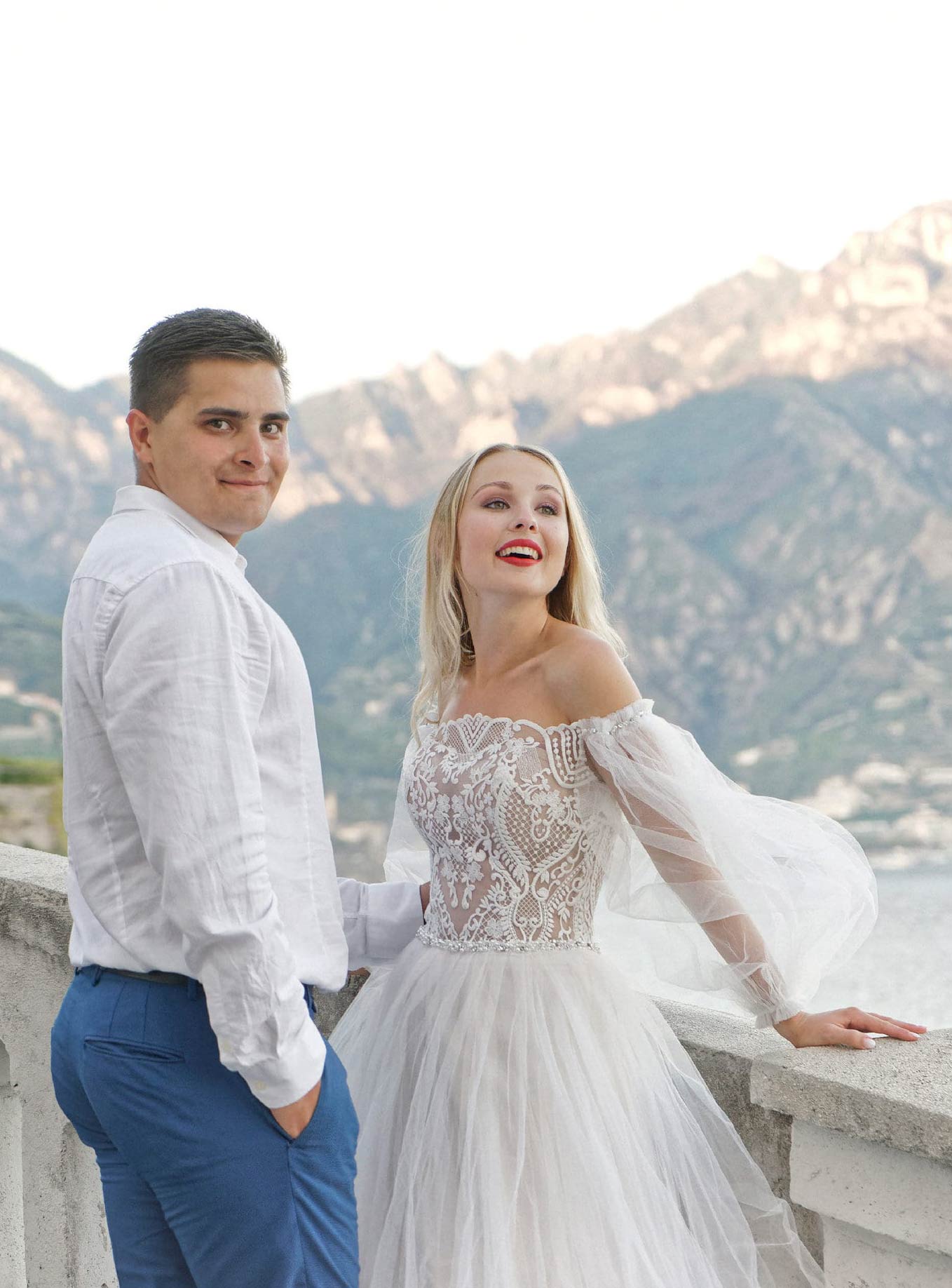 Couple photoshoot in Amalfi near historic architecture
