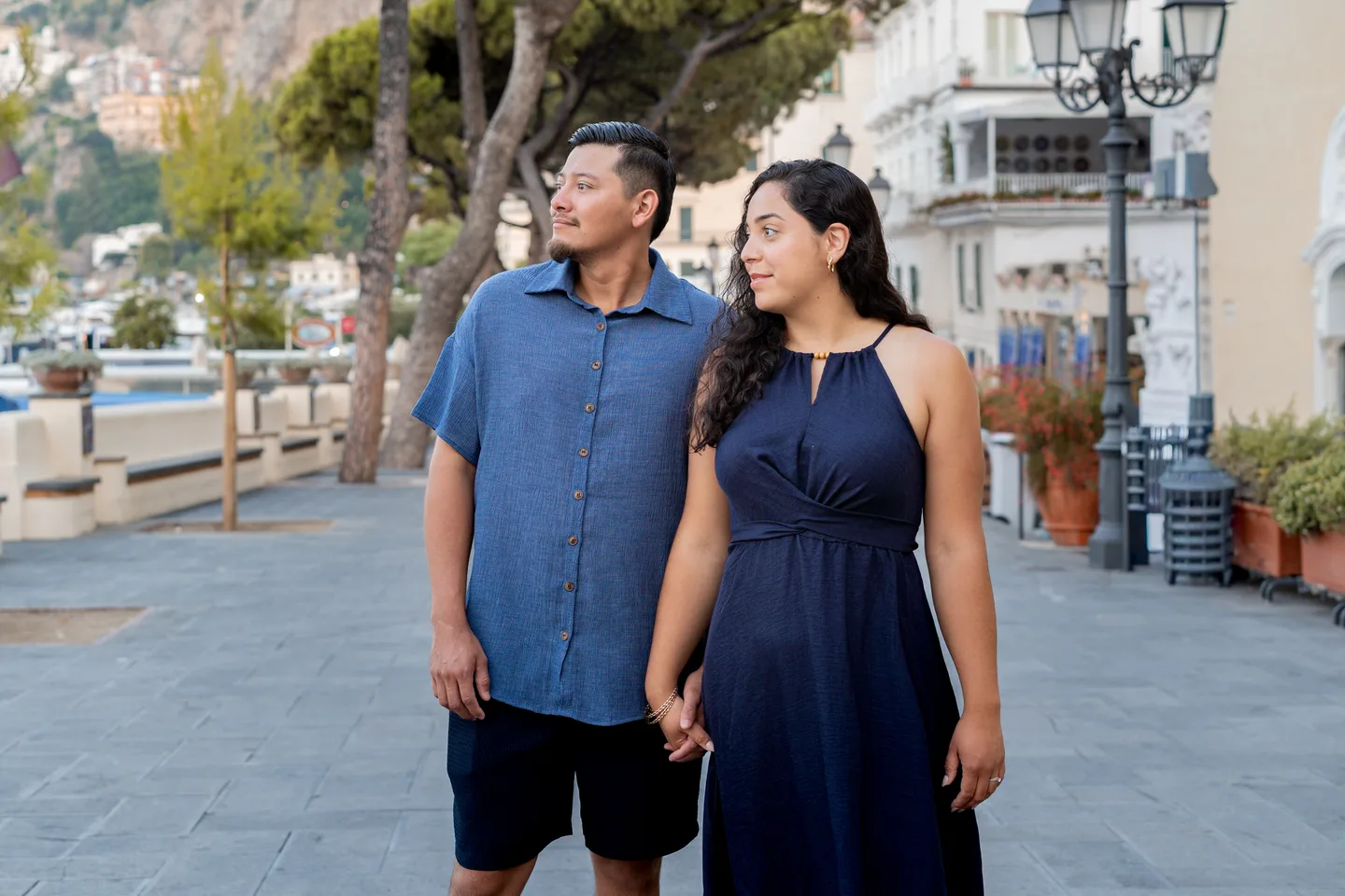 The couple holding hands on Amalfi’s quiet waterfront