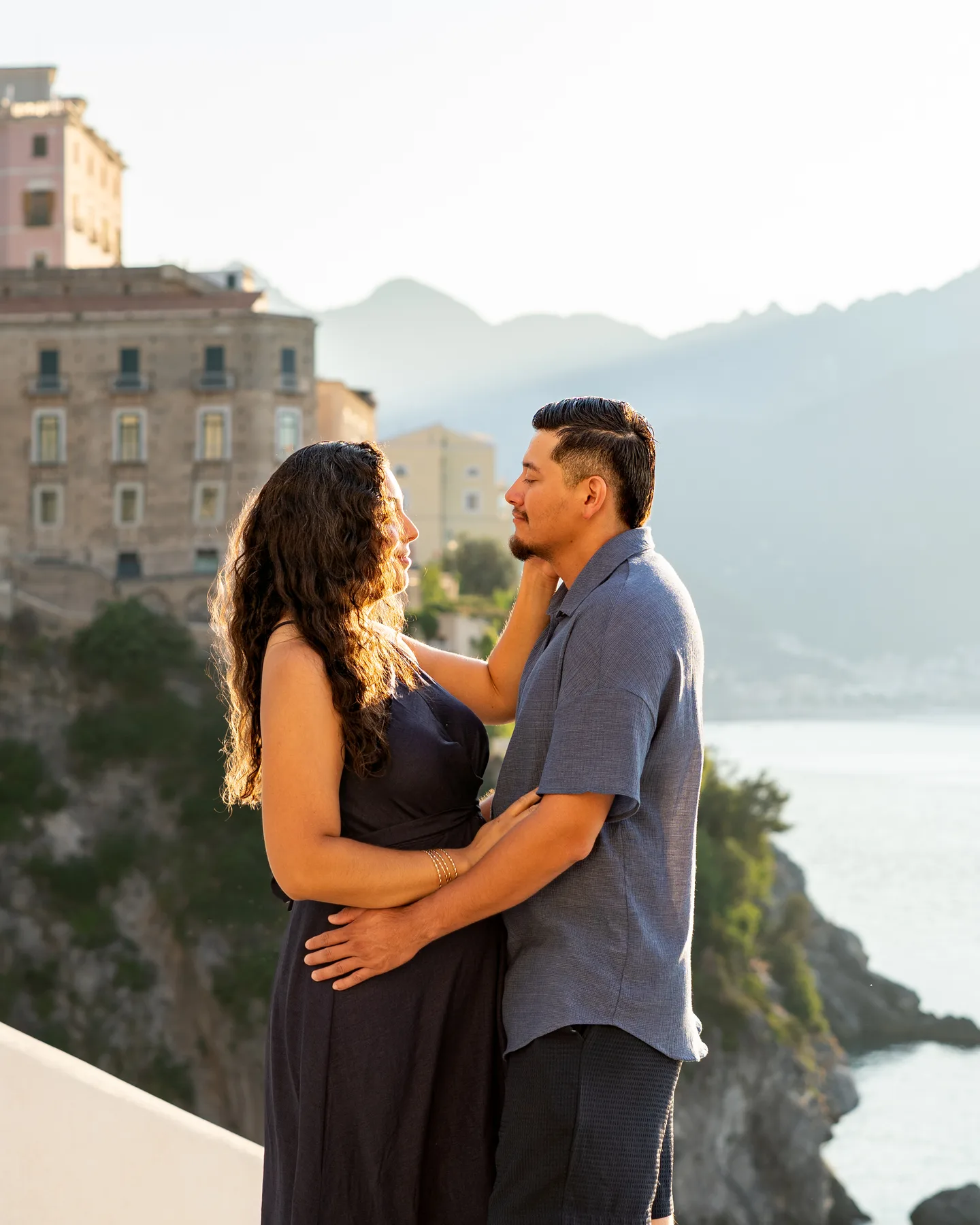 An embrace above the sea on the white terrace