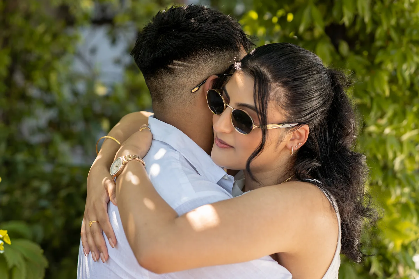An embrace beneath the trees