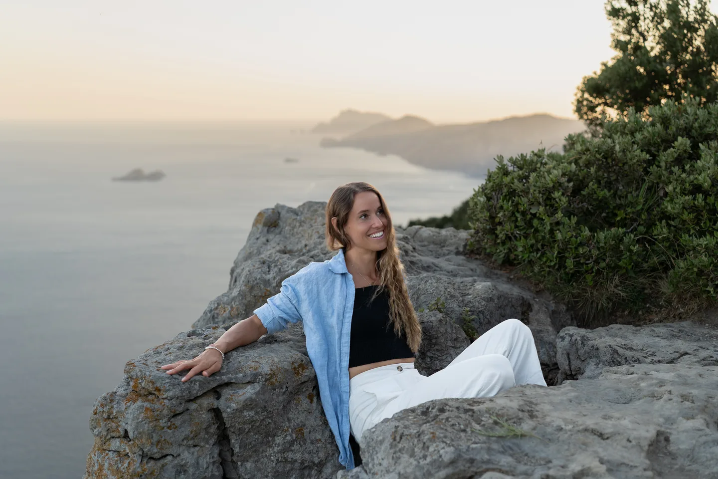 A relaxed portrait on the rocks above the coast