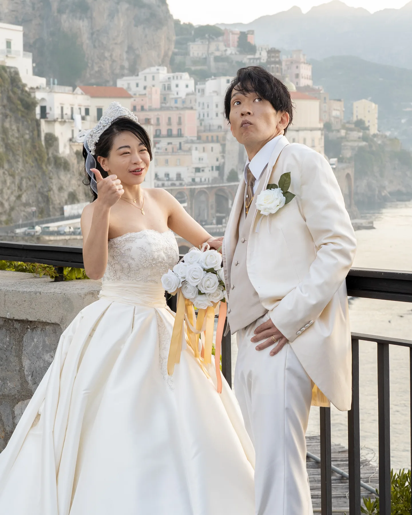The couple with their bouquet at the Atrani overlook