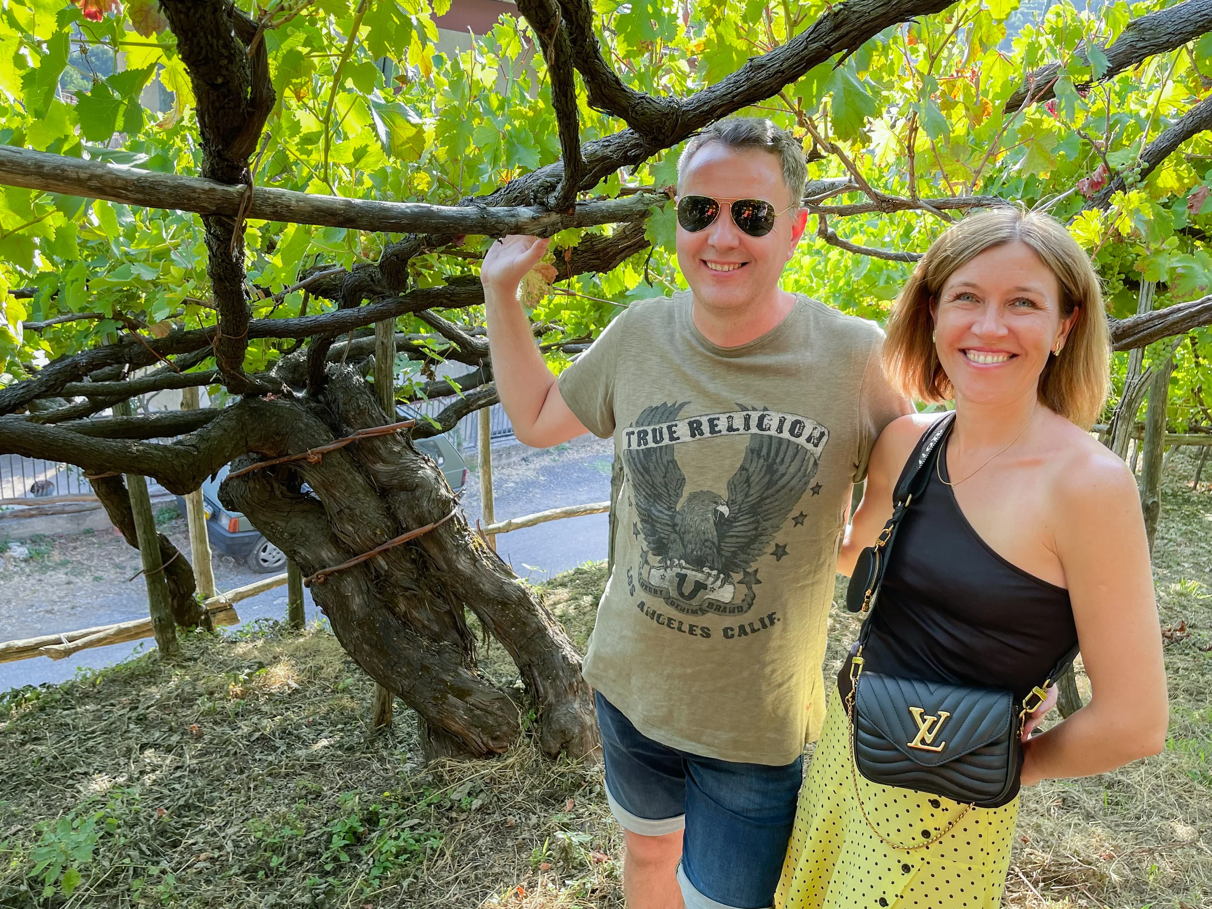 Couple under the grapevines at a Tramonti vineyard